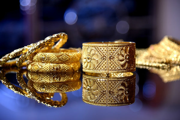 Gold-plated Jewelry: What It Is and How To Make It Last Longer – Artizan  Joyeria